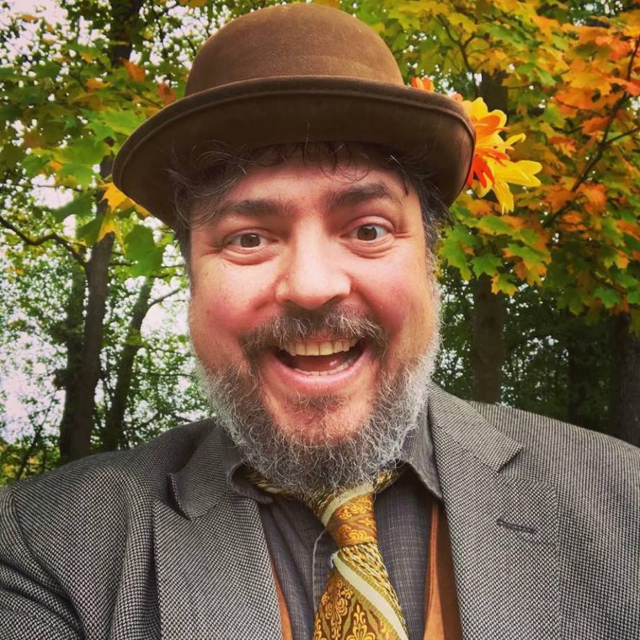 bruce grinning derby